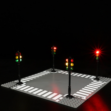 Load image into Gallery viewer, Lego Traffic Lights With LED Installed - BrickFans