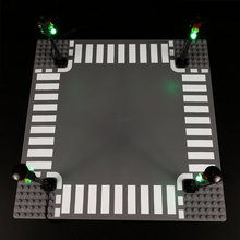 Load image into Gallery viewer, Lego Traffic Lights With LED Installed - BrickFans