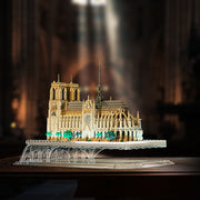 Lego 21061 Notre-Dame de Paris light base - BrickFans